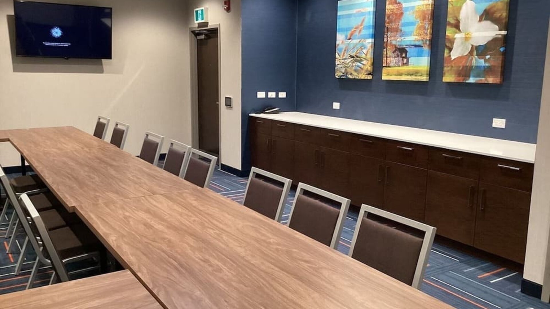 Professional meeting room at Hampton Inn By Hilton Port Hope.