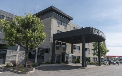 Hotel & Suites Le Dauphin Quebec