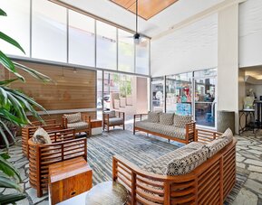 Renovated Pacific Monarch Studio Near Waikiki Beach