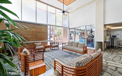Renovated Pacific Monarch Studio Near Waikiki Beach