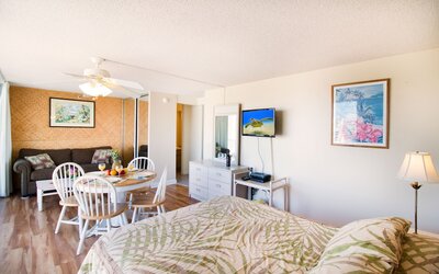 Renovated Pacific Monarch Studio Near Waikiki Beach