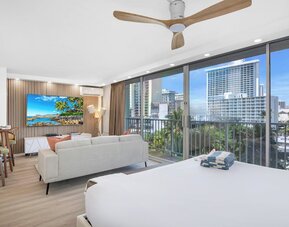 Renovated Pacific Monarch Studio Near Waikiki Beach