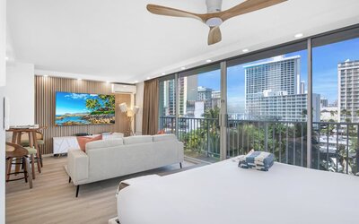 Renovated Pacific Monarch Studio Near Waikiki Beach
