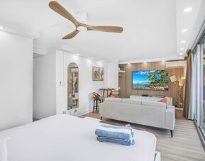 Renovated Pacific Monarch Studio Near Waikiki Beach