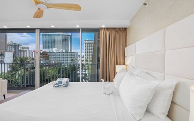 Renovated Pacific Monarch Studio Near Waikiki Beach