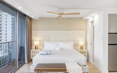 Renovated Pacific Monarch Studio Near Waikiki Beach