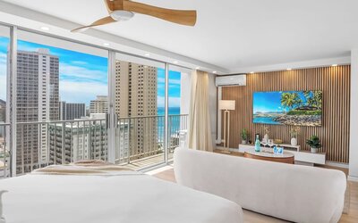 Renovated Pacific Monarch Studio Near Waikiki Beach