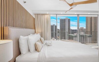 Renovated Pacific Monarch Studio Near Waikiki Beach