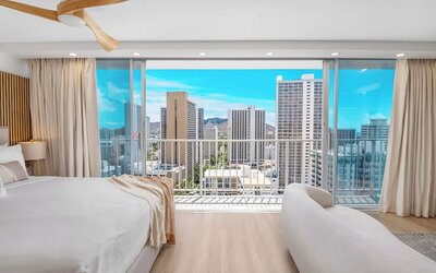Renovated Pacific Monarch Studio Near Waikiki Beach