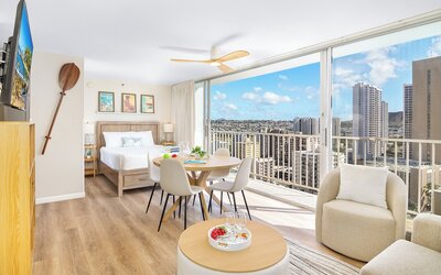 Renovated Pacific Monarch Studio Near Waikiki Beach