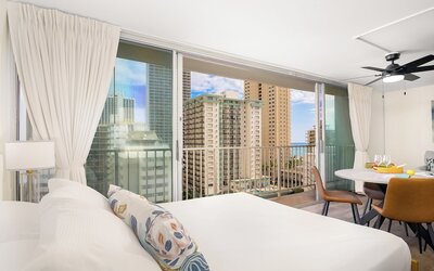 Renovated Pacific Monarch Studio Near Waikiki Beach