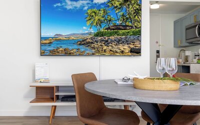 Renovated Pacific Monarch Studio Near Waikiki Beach