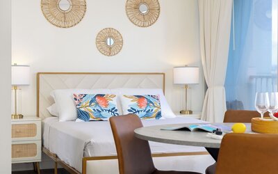 Renovated Pacific Monarch Studio Near Waikiki Beach