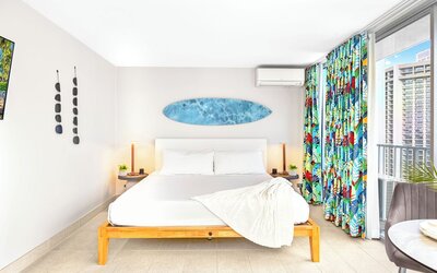 Renovated Pacific Monarch Studio Near Waikiki Beach