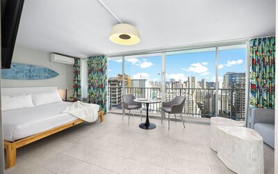 Renovated Pacific Monarch Studio Near Waikiki Beach