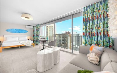Renovated Pacific Monarch Studio Near Waikiki Beach