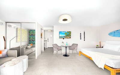 Renovated Pacific Monarch Studio Near Waikiki Beach