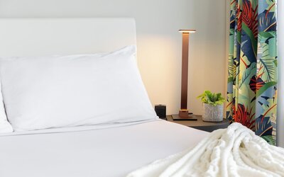 Renovated Pacific Monarch Studio Near Waikiki Beach
