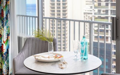 Renovated Pacific Monarch Studio Near Waikiki Beach