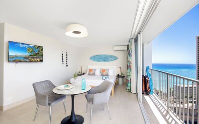 Renovated Pacific Monarch Studio Near Waikiki Beach