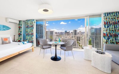 Renovated Pacific Monarch Studio Near Waikiki Beach
