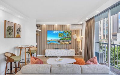 Renovated Pacific Monarch Studio Near Waikiki Beach
