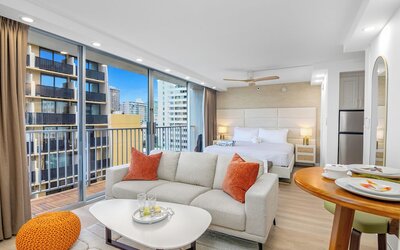 Renovated Pacific Monarch Studio Near Waikiki Beach