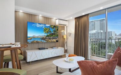 Renovated Pacific Monarch Studio Near Waikiki Beach