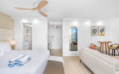 Renovated Pacific Monarch Studio Near Waikiki Beach