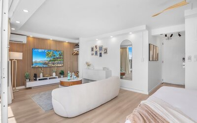 Renovated Pacific Monarch Studio Near Waikiki Beach