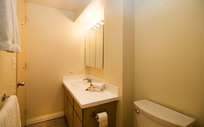 Renovated Pacific Monarch Studio Near Waikiki Beach