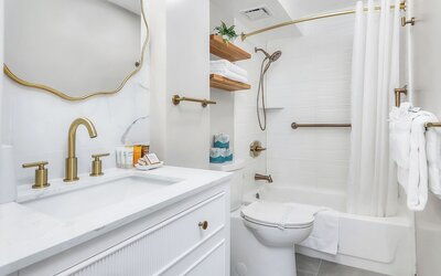 Renovated Pacific Monarch Studio Near Waikiki Beach