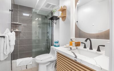 Renovated Pacific Monarch Studio Near Waikiki Beach
