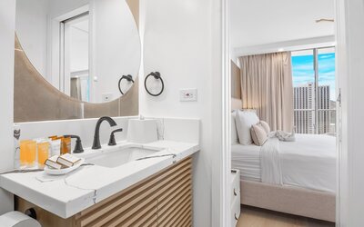 Renovated Pacific Monarch Studio Near Waikiki Beach