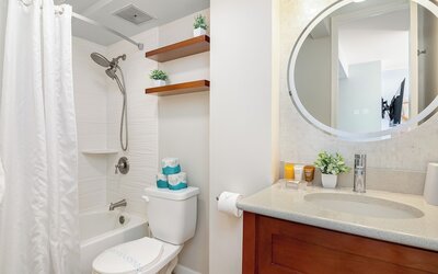 Renovated Pacific Monarch Studio Near Waikiki Beach