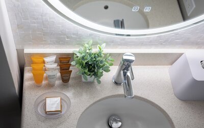 Renovated Pacific Monarch Studio Near Waikiki Beach