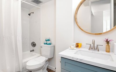 Renovated Pacific Monarch Studio Near Waikiki Beach