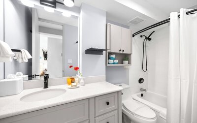 Renovated Pacific Monarch Studio Near Waikiki Beach