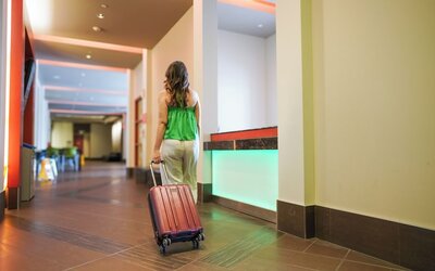 Hôtel Must –  Aéroport de Québec par JARO