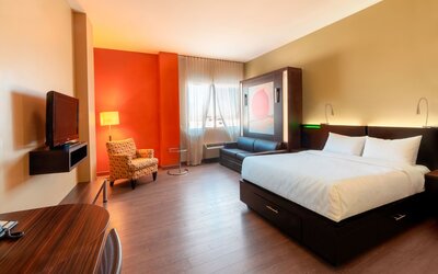 Hôtel Must –  Aéroport de Québec par JARO