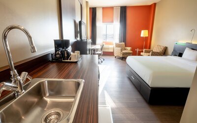 Hôtel Must –  Aéroport de Québec par JARO