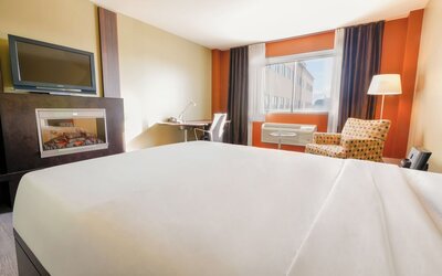 Hôtel Must –  Aéroport de Québec par JARO