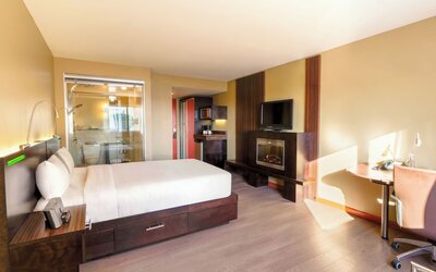 Hôtel Must –  Aéroport de Québec par JARO