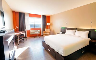 Hôtel Must –  Aéroport de Québec par JARO