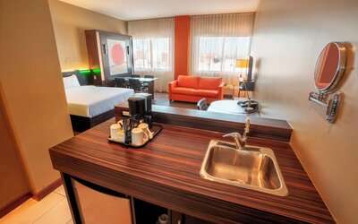 Hôtel Must –  Aéroport de Québec par JARO