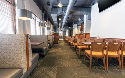 Hôtel Must –  Aéroport de Québec par JARO
