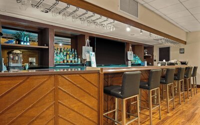 Airport Honolulu Hotel, Trademark Collection by Wyndham
