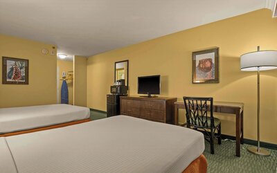 Airport Honolulu Hotel, Trademark Collection by Wyndham