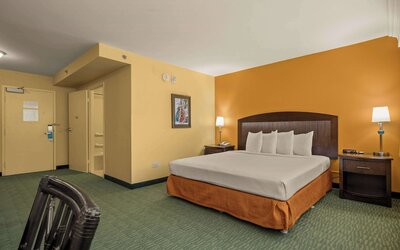 Airport Honolulu Hotel, Trademark Collection by Wyndham