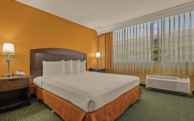 Airport Honolulu Hotel, Trademark Collection by Wyndham